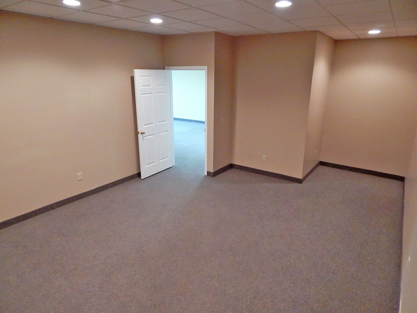 Suite C, Side Center